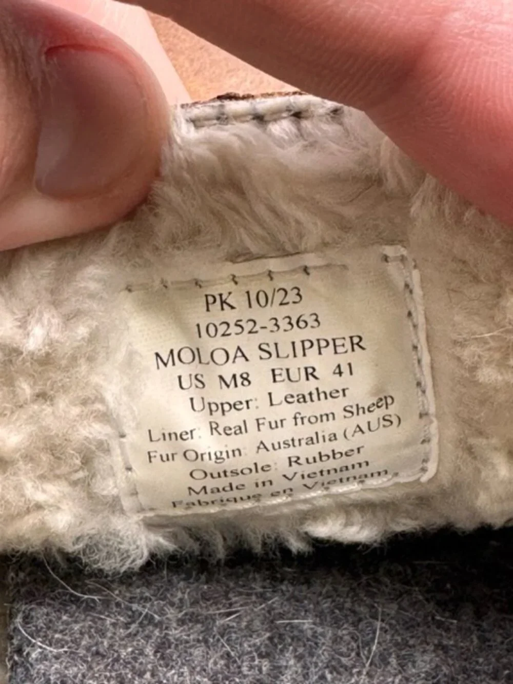 OluKai Moloa Men's Nubuck Leather Slippers with Genuine Shearling Lining Size 8